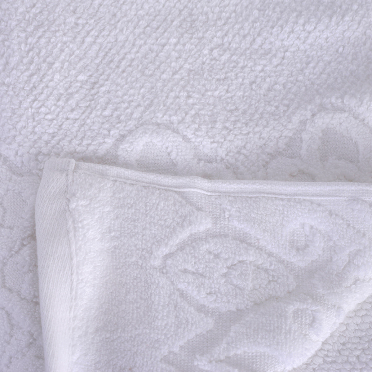 Windsor Antimicrobial Antifungal Zero Twist Fluffy Luxurious White Towel