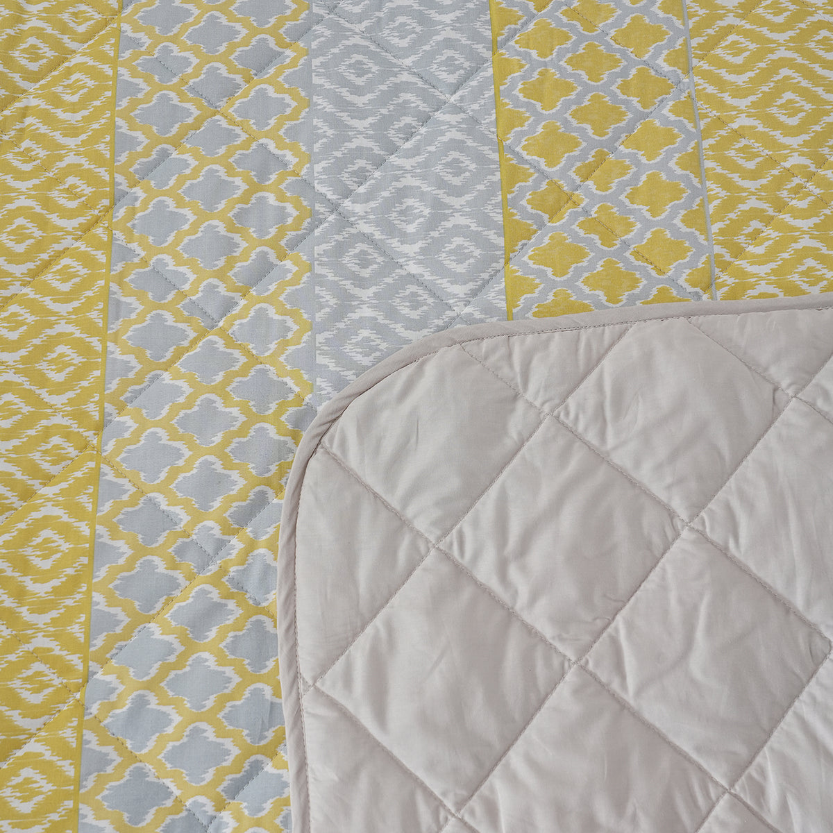 Optimist Bloom Multi Ikat 4PC Quilt/Quilted Bed Cover Set