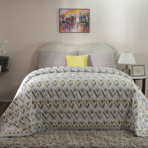 Hues PBS Refined Retro Damascus Quilt
