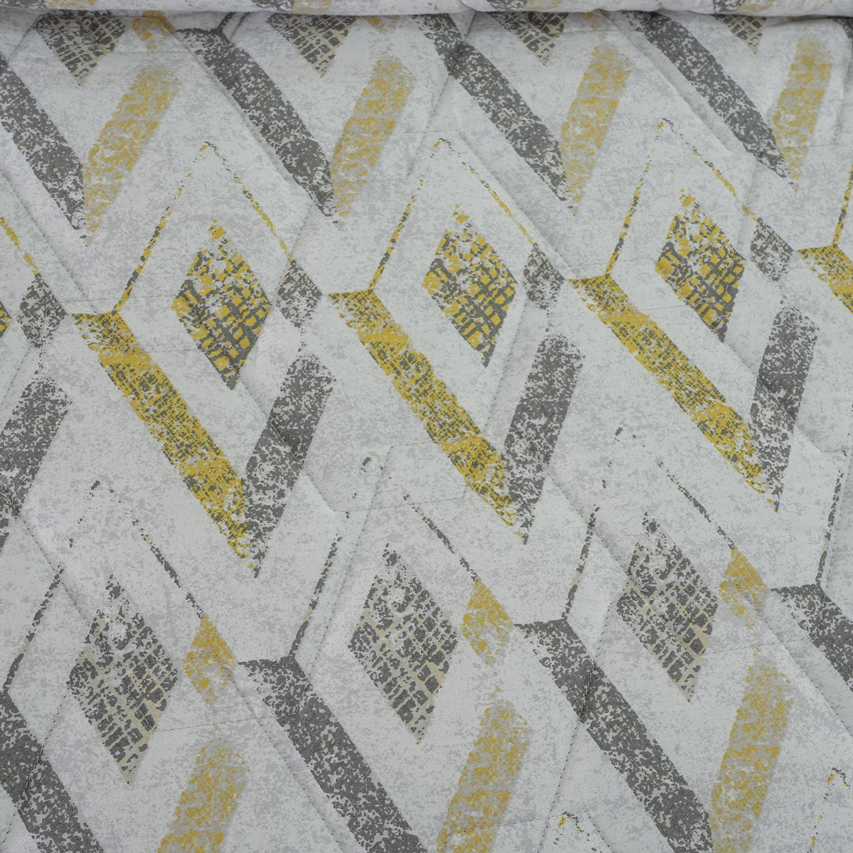 Hues PBS Refined Retro Damascus Quilt