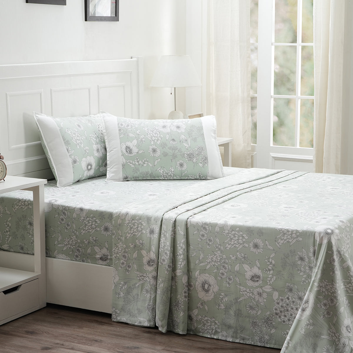 Royal Botanic 200 TC Outline Floral 100% Cotton Bed Sheet With Pillow Case
