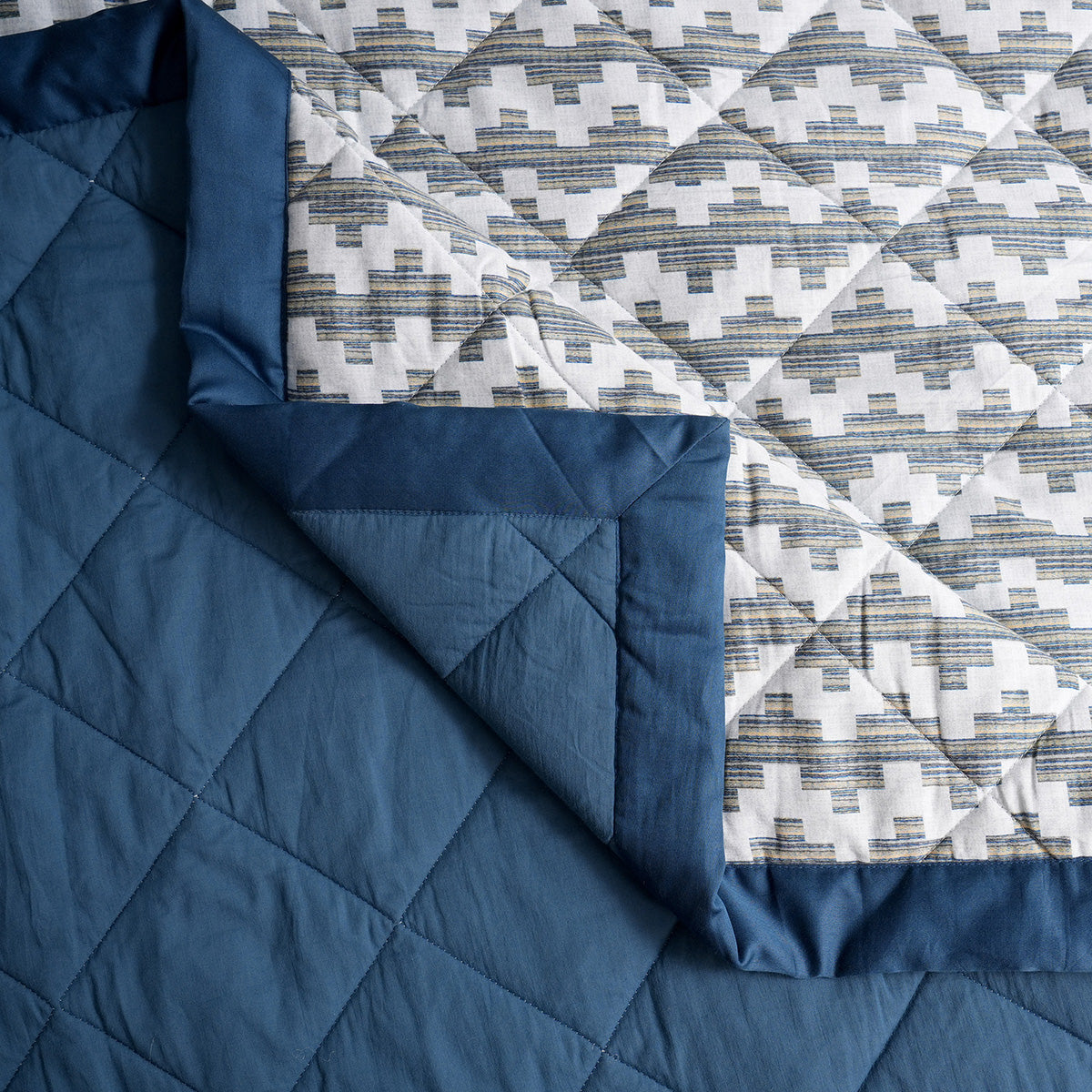 Whimsy Nature Twisty Melange Quilt/Quilted Bed Cover Blue