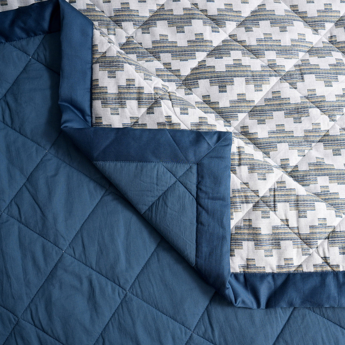 Whimsy Nature Twisty Melange Blue 8pcs Quilt/Quilted Bed Cover