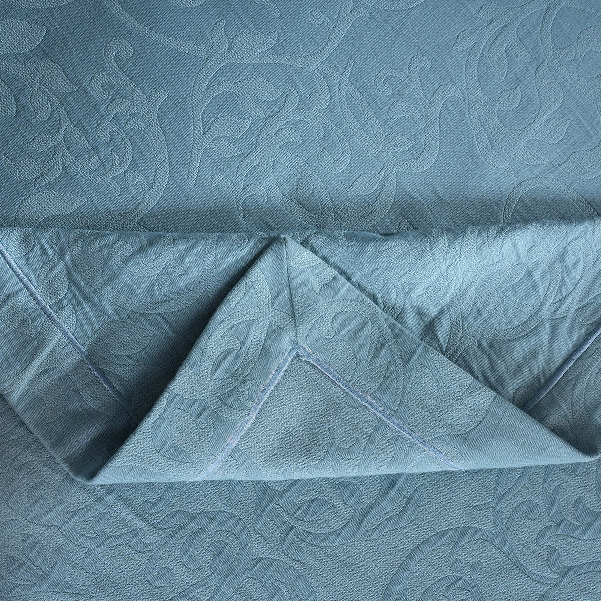 Classical Impression Curly Scroll 100% Cotton Bed Cover Blue