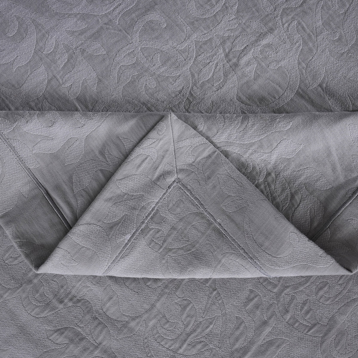 Classical Impression Curly Scroll 100% Cotton Bed Cover Grey