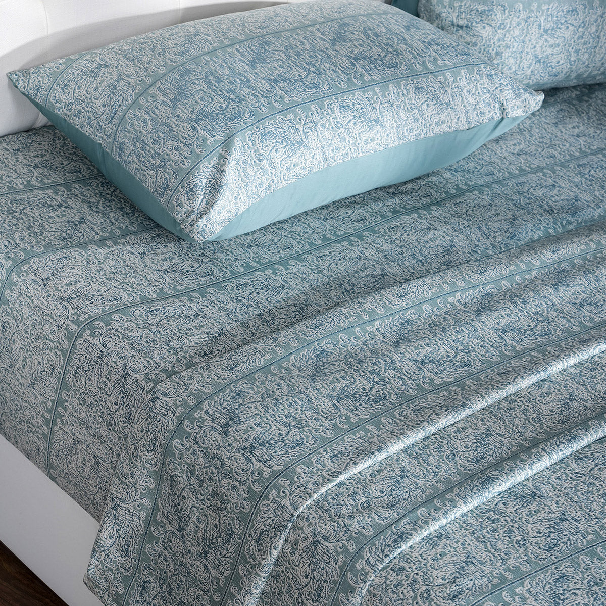 Classical Impression Folkloric 100% Cotton Bedsheet with Pillow Case Blue