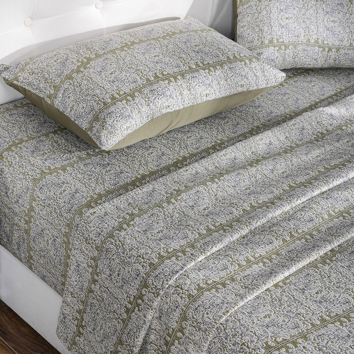 Classical Impression Folkloric 100% Cotton Bedsheet with Pillow Case Green
