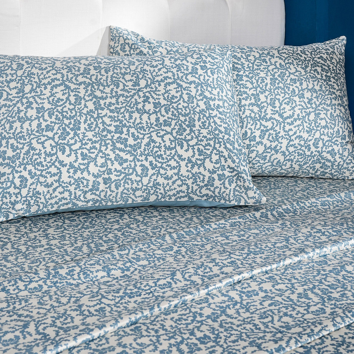Classical Impression Ornamental 100% Cotton Bedsheet with Pillow Case Blue