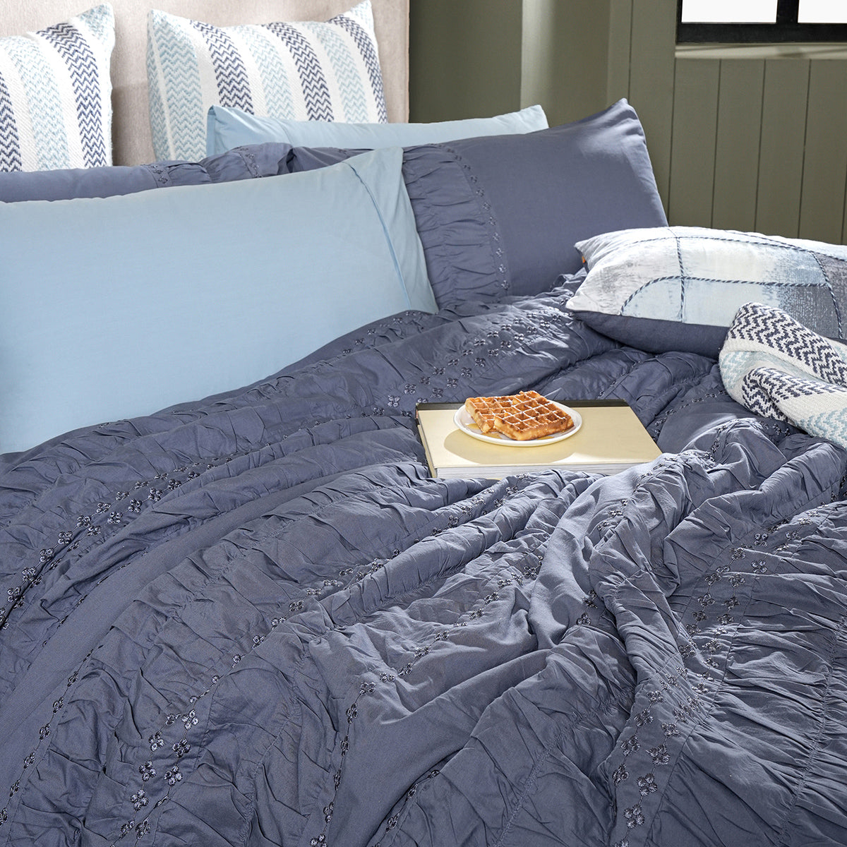 Rurban Elegance Ruching Rhapsody 11 pcs Quilt/Quilted Bed Cover Set Grey