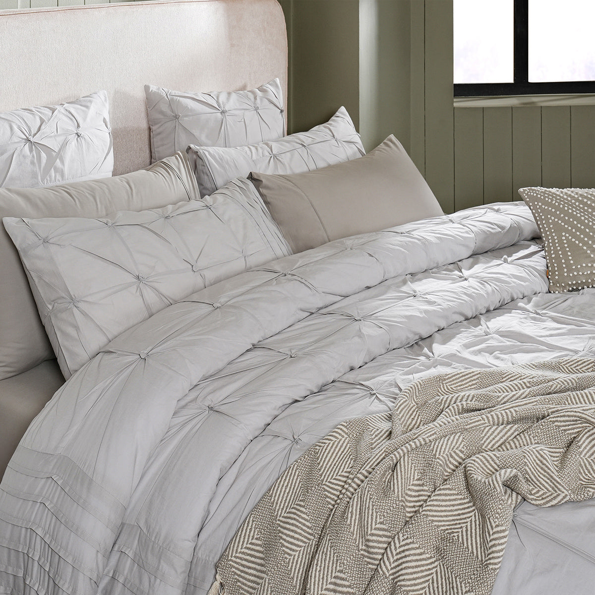 Rurban Elegance Distressed Corners 11 pcs Quilt/Quilted Bed Cover Set Neutral