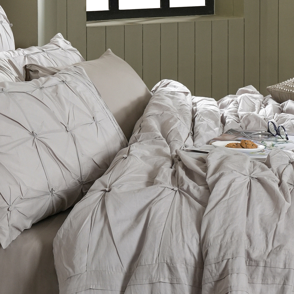 Rurban Elegance Distressed Corners 11 pcs Quilt/Quilted Bed Cover Set Neutral
