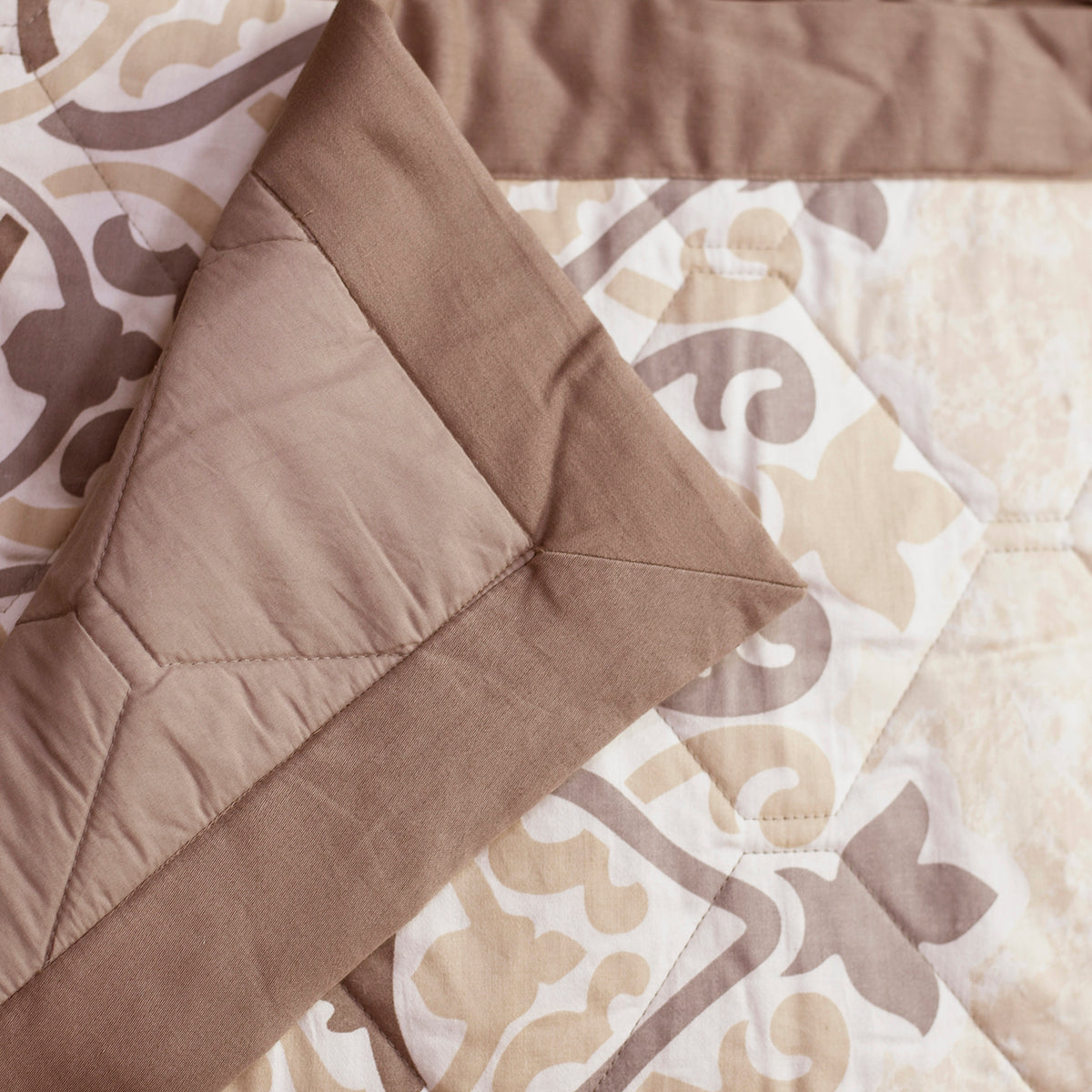 Nouveau Tradition Kaleen Global Neutral Quilt Set