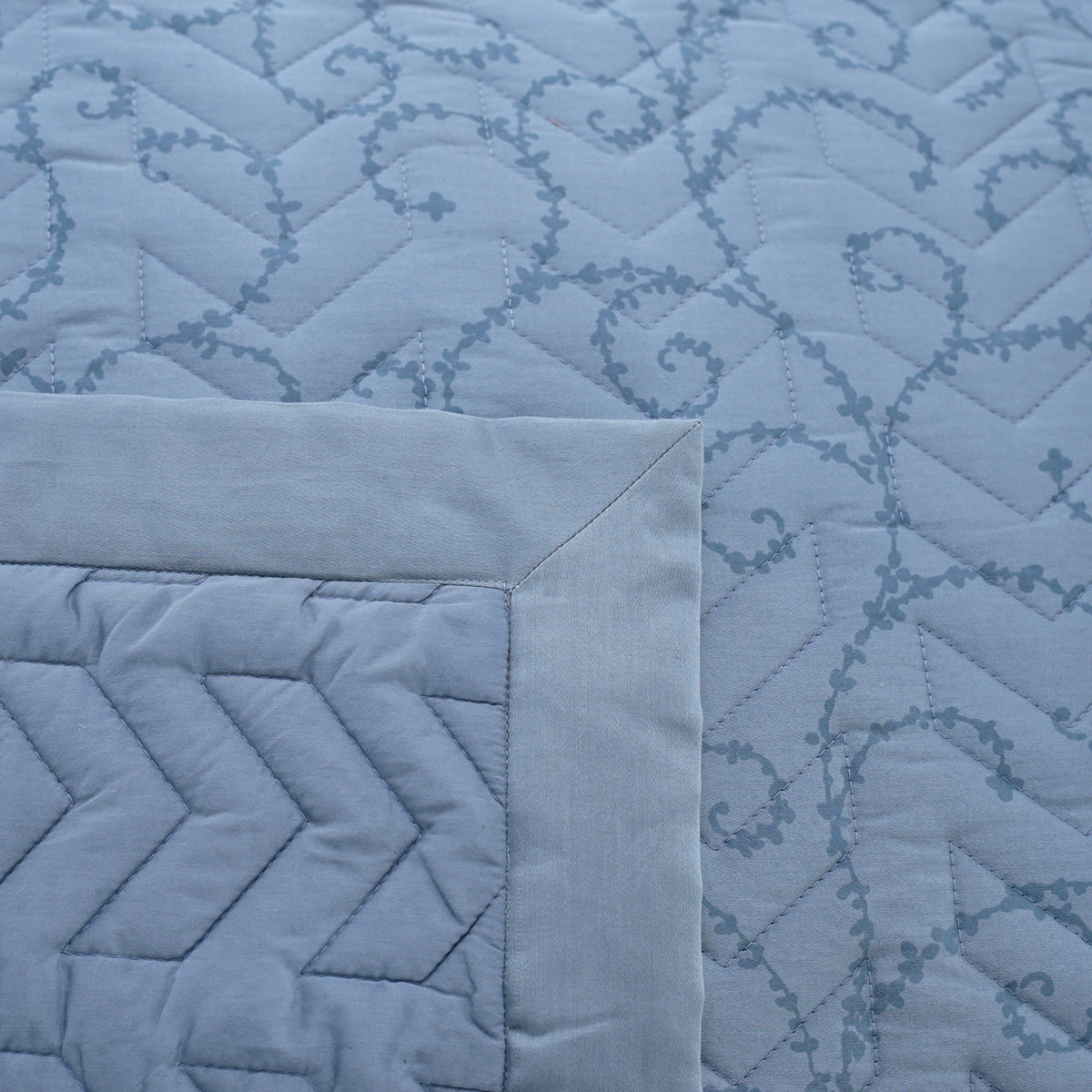 Exotic Heritage Leafy Swirl Blue Summer AC Quilt/Quilted Bed Cover/Comforter Quilt