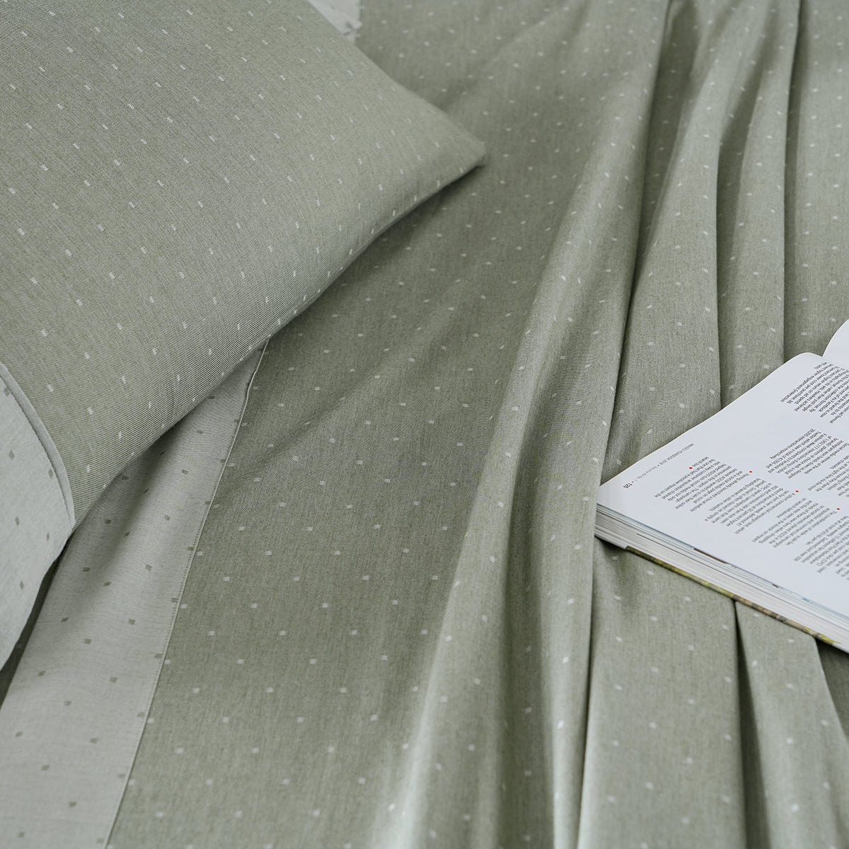 Muted Dot Reversible Made With Egyptian Cotton Ultra Soft Green Bed Sheet with Pillow Case