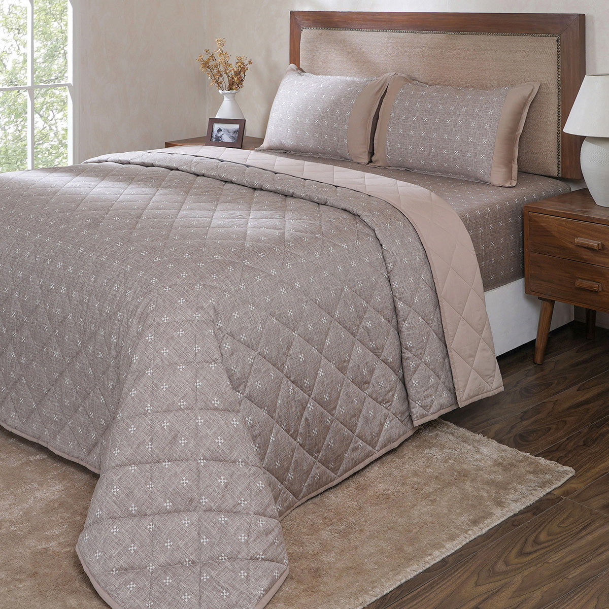 Hermosa Botanic Bloom Artisanal Aura Quilt Brown
