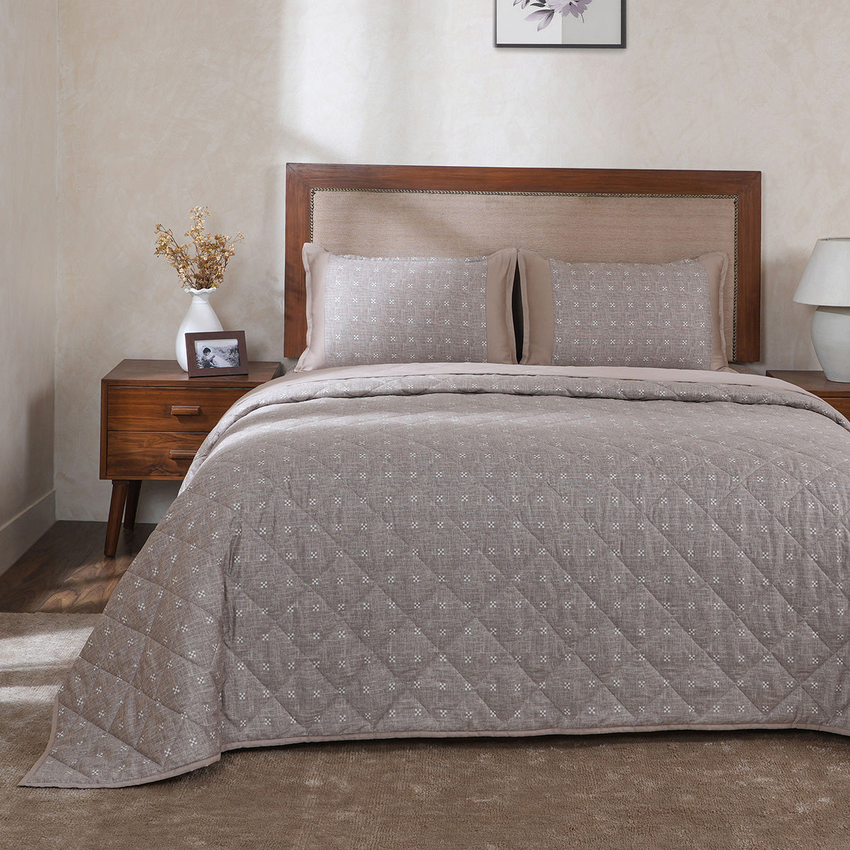 Hermosa Botanic Bloom Artisanal Aura Quilt Brown