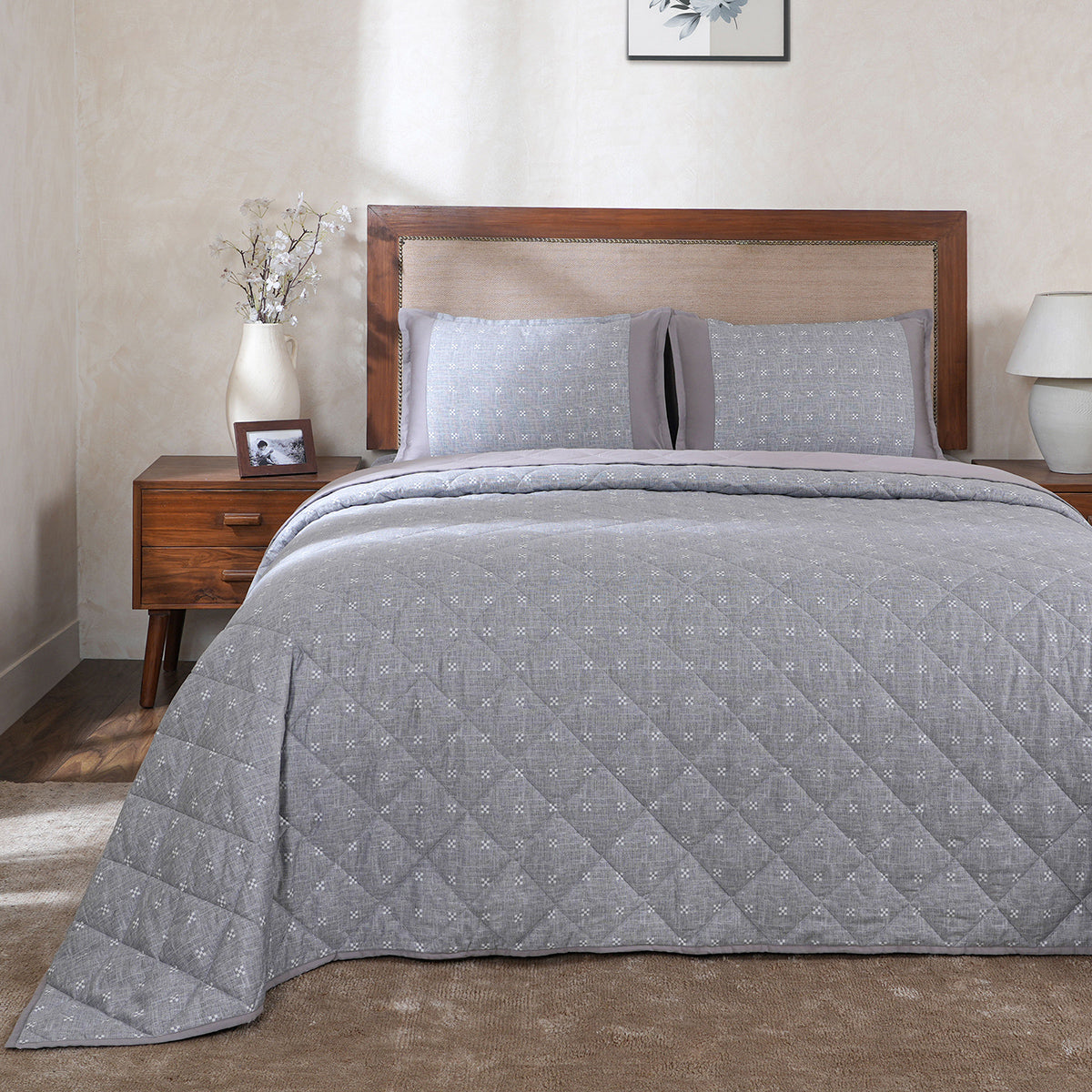 Hermosa Botanic Bloom Artisanal Aura 4Pcs Grey Quilt Set