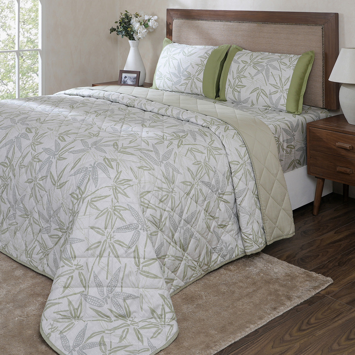 Hermosa Botanic Bloom Bamboo Breeze Quilt Green