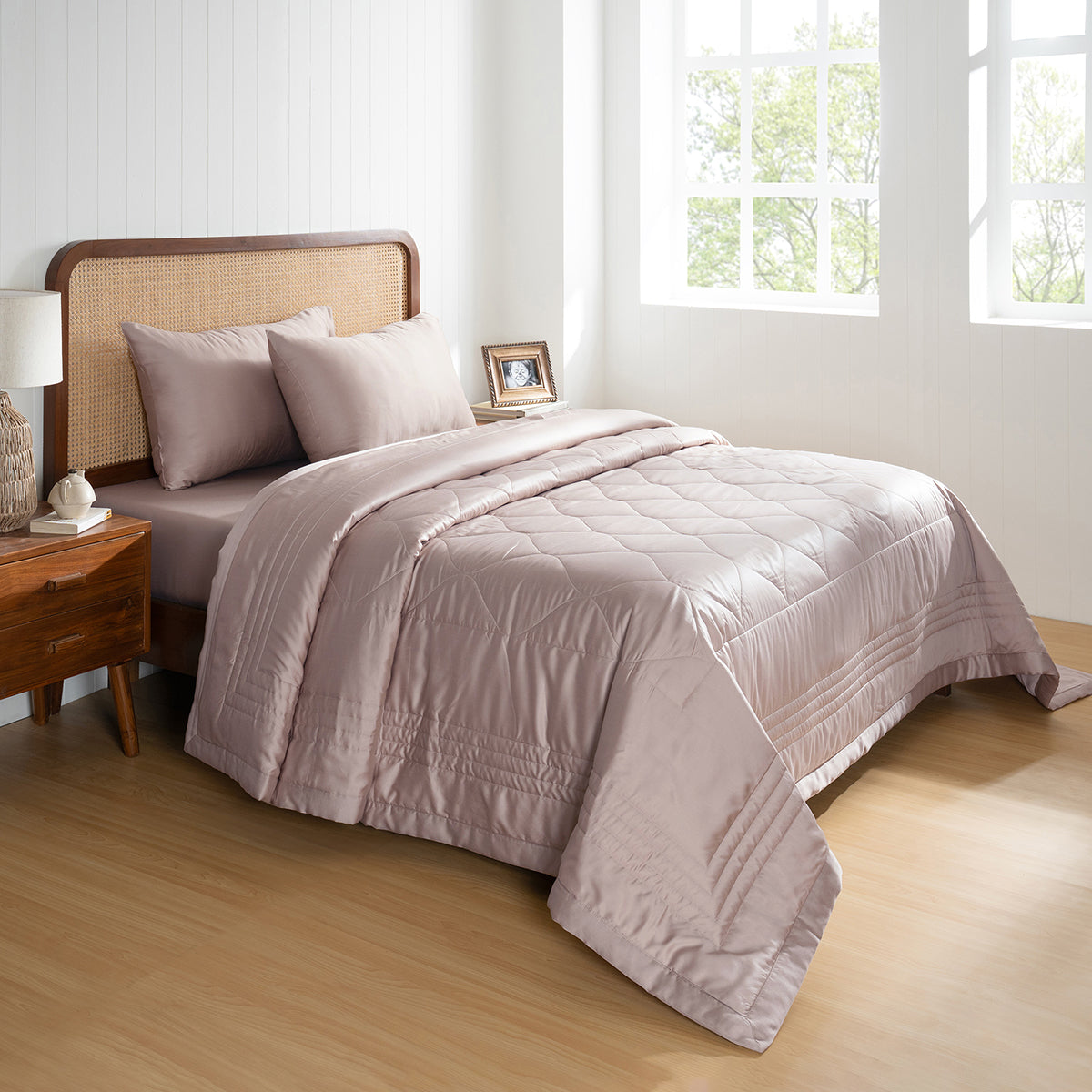 Fabric 100% Tencel™ Super Soft Quilt/Quilted Bed Cover Serene Haven Noemi Pink