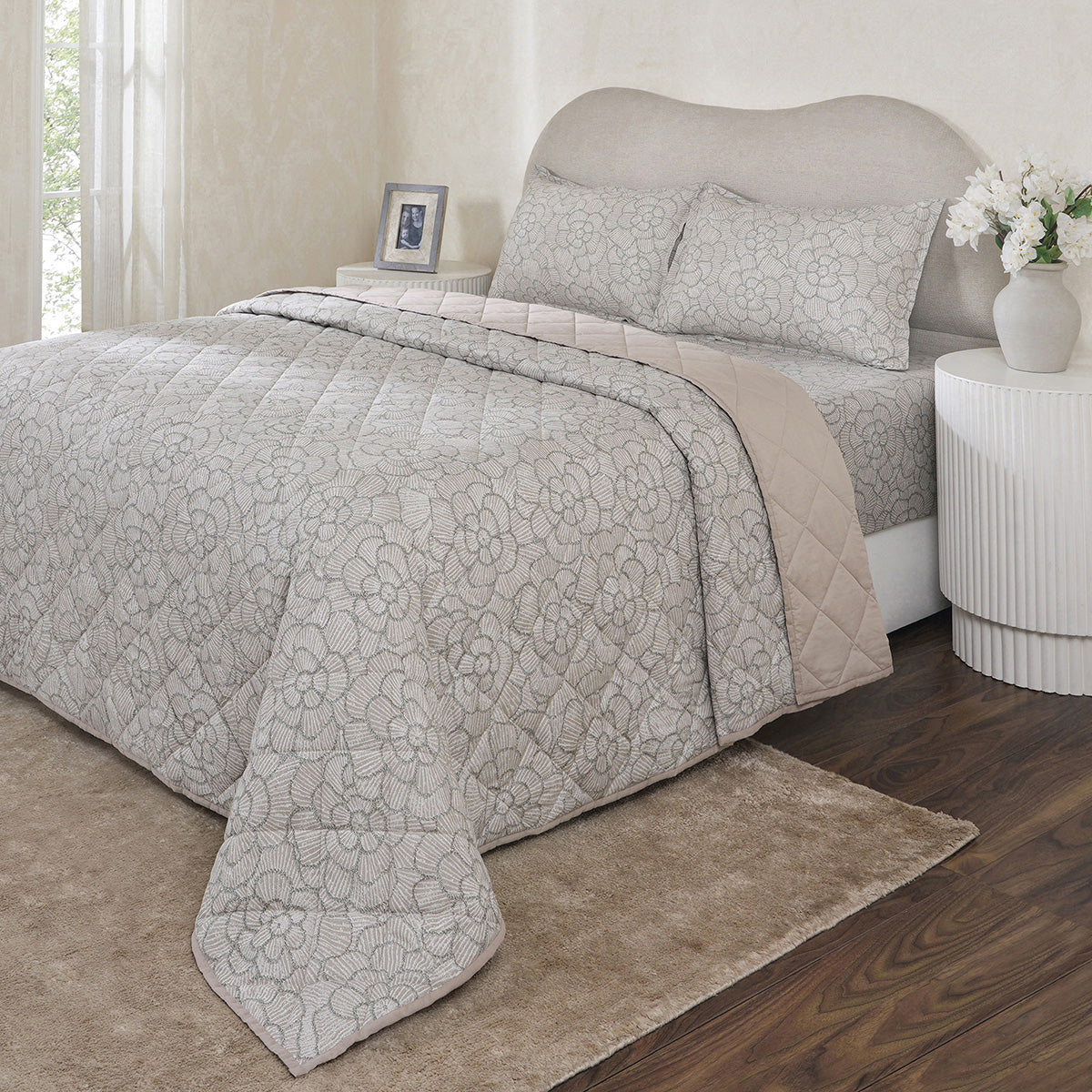 Hermosa Botanic Bloom Florique Quilt Beige