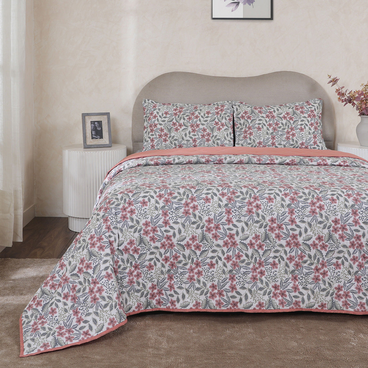 Hermosa Botanic Bloom Fleur Essence Quilt Red