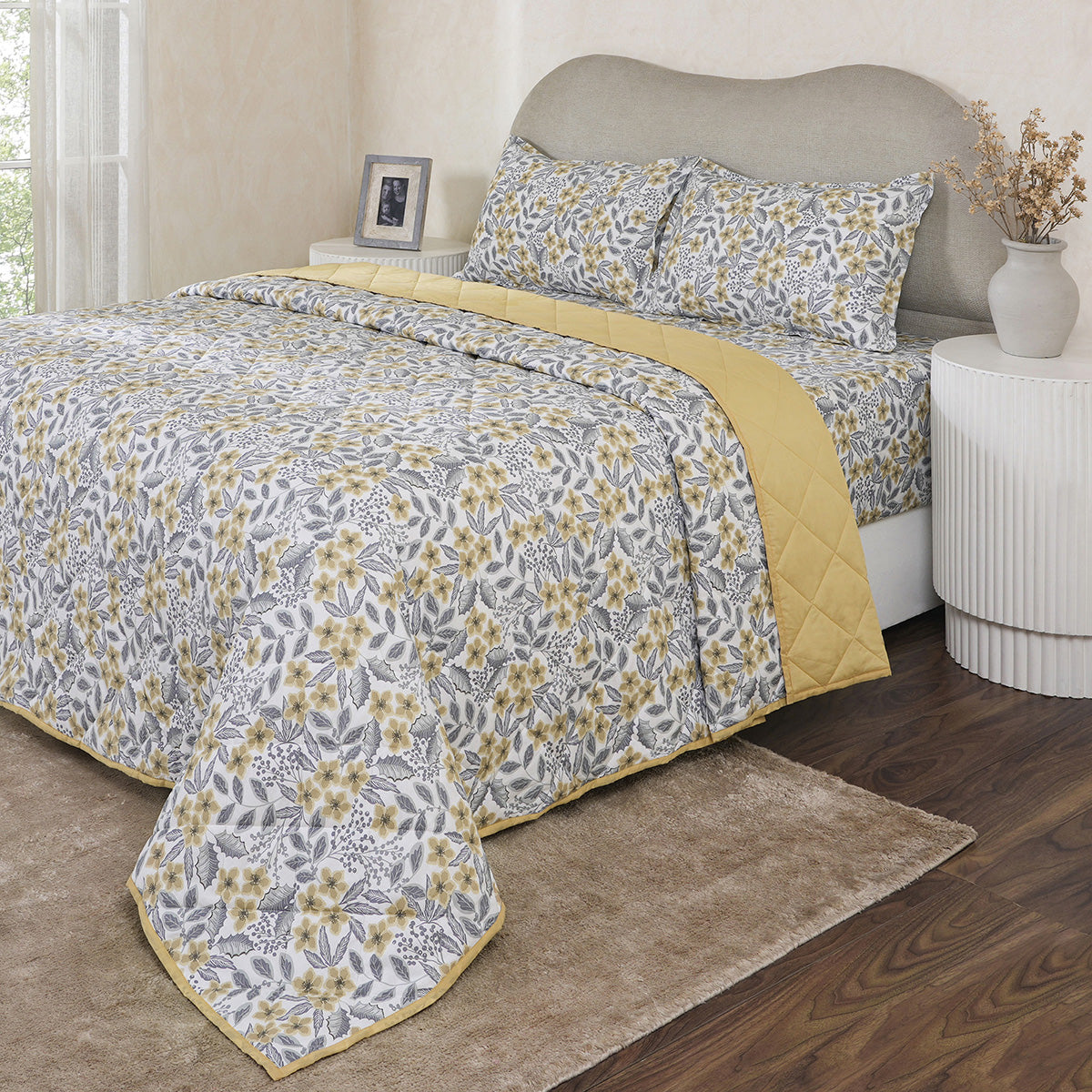 Hermosa Botanic Bloom Fleur Essence Quilt Yellow