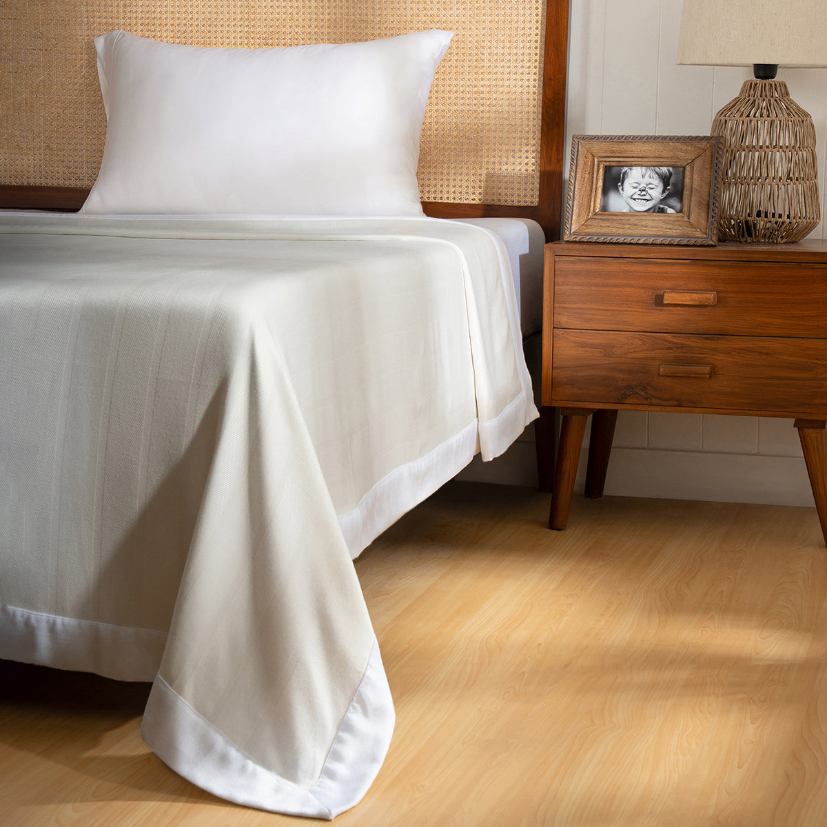 Bamboo Eco Friendly Soft Blanket/Bed Cover/Multi Cover Serene Haven Erika Off White