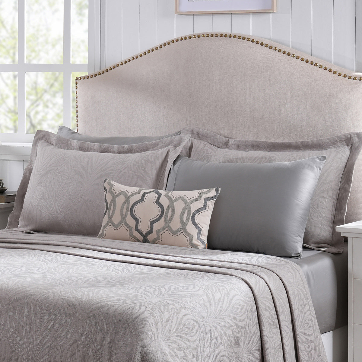 Classical Ornate Acorus Bliss Blend Cotton 8pcs Bed Cover Set Neutral