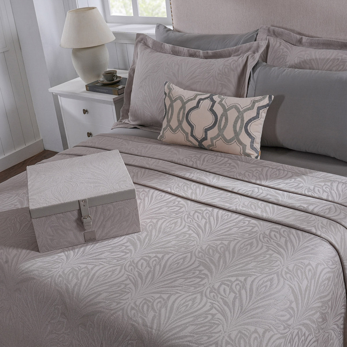 Classical Ornate Acorus Bliss Blend Cotton 8pcs Bed Cover Set Neutral