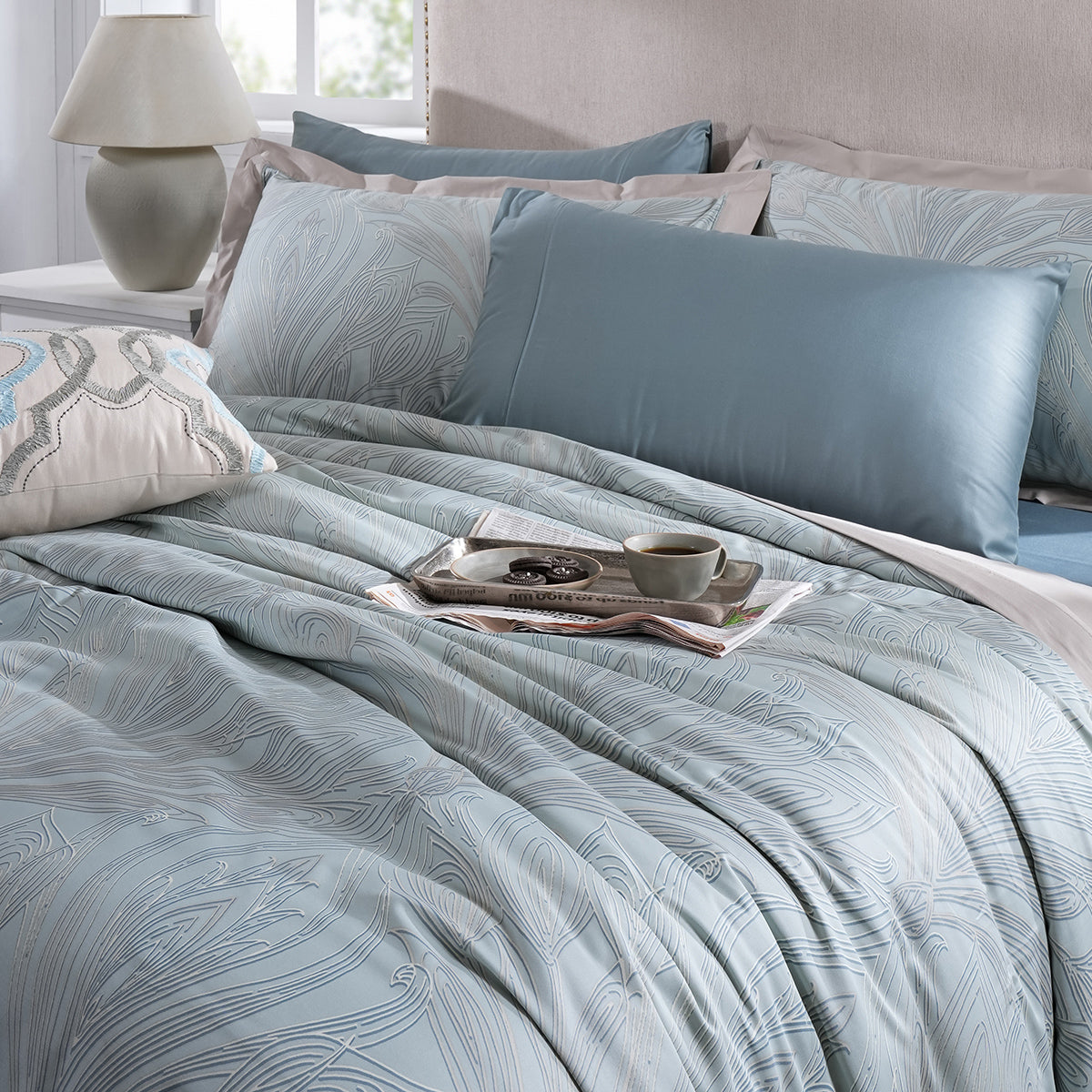 Classical Ornate Baroque Feathering 8pcs Duvet Cover Set Blue
