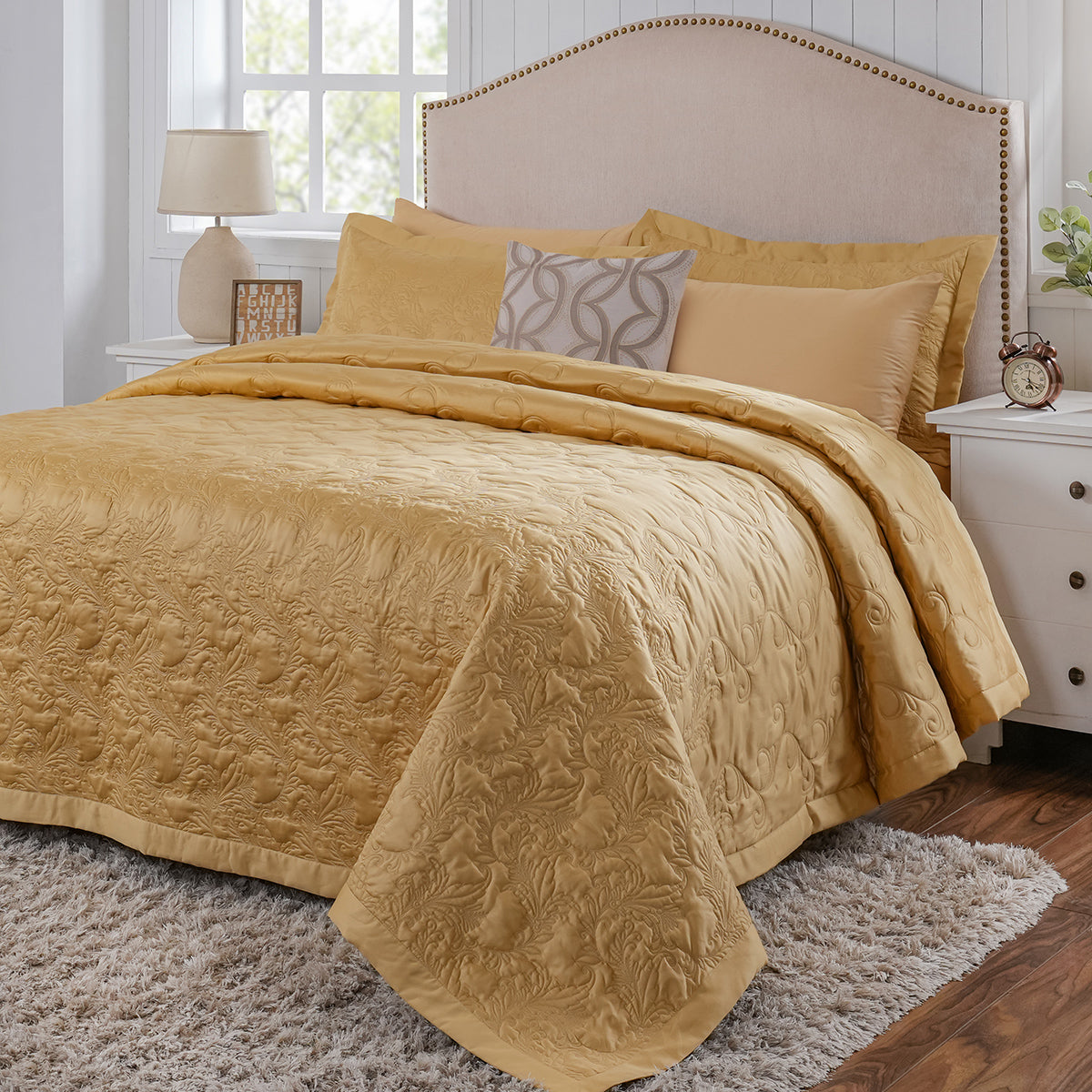 8pcs Quilt/Qulited Bed Cover Set Gold Classical Ornate Twirls & Swirls