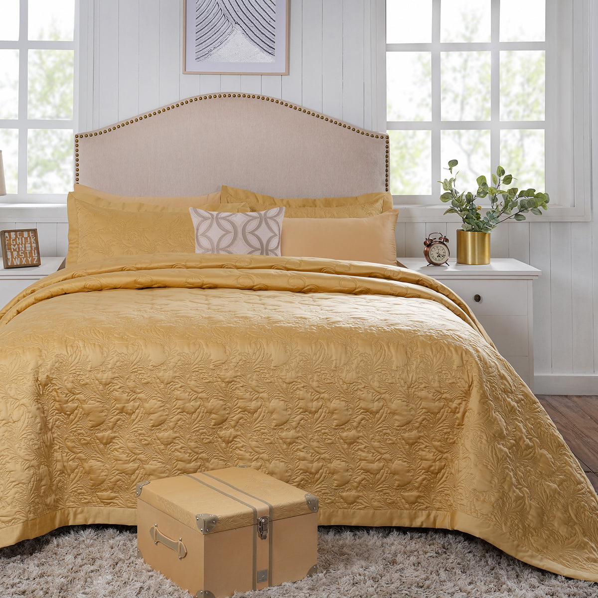 8pcs Quilt/Qulited Bed Cover Set Gold Classical Ornate Twirls & Swirls