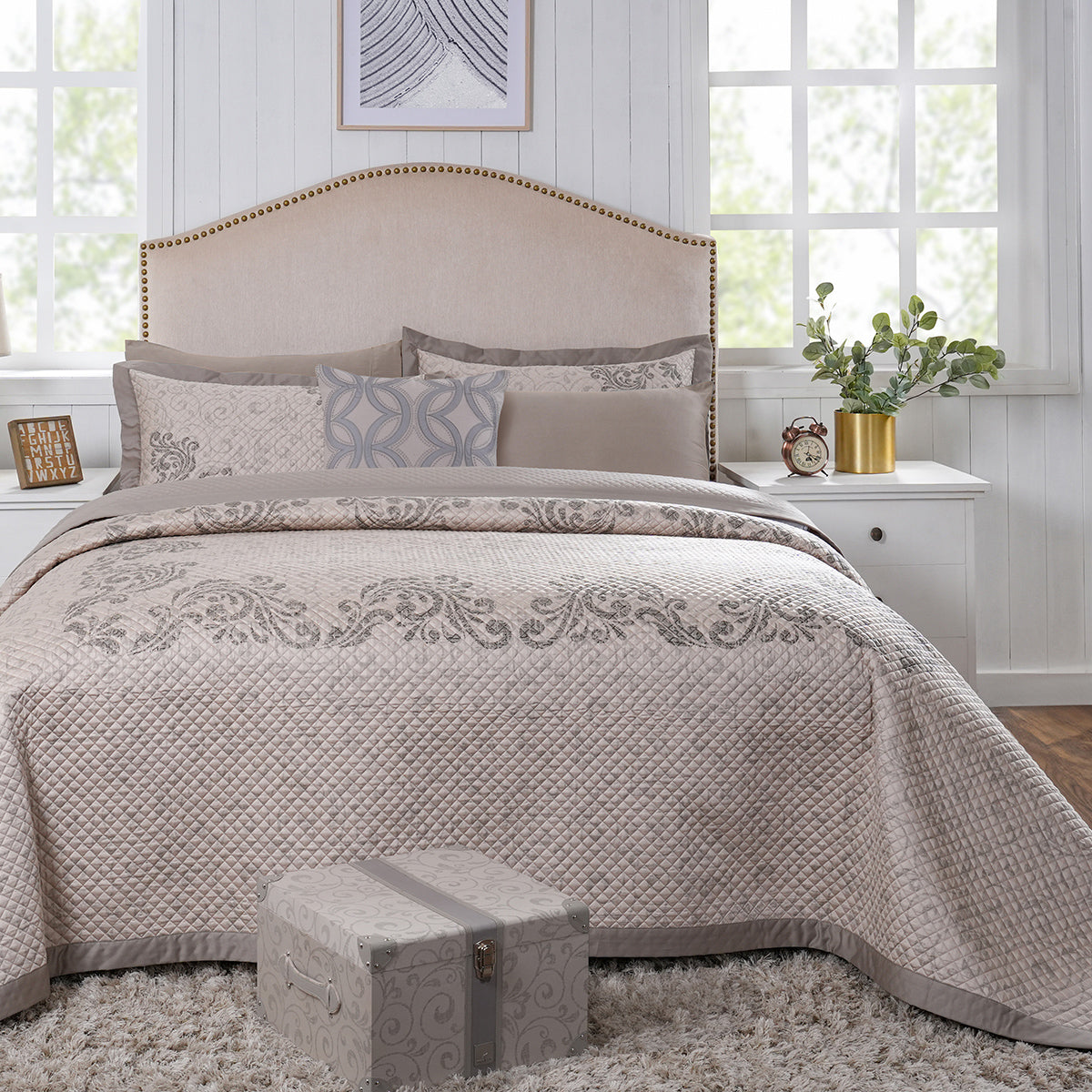 8pcs Quilt/Qulited Bed Cover Set Neutral Classical Ornate Seamless Scroll