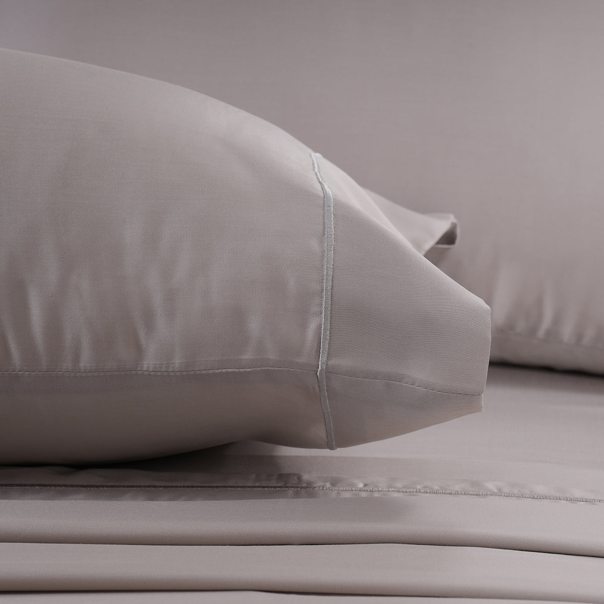 Vintage Noemi Solid 100% Tencelâ„¢ Grey Bed Sheet With Pillow Case