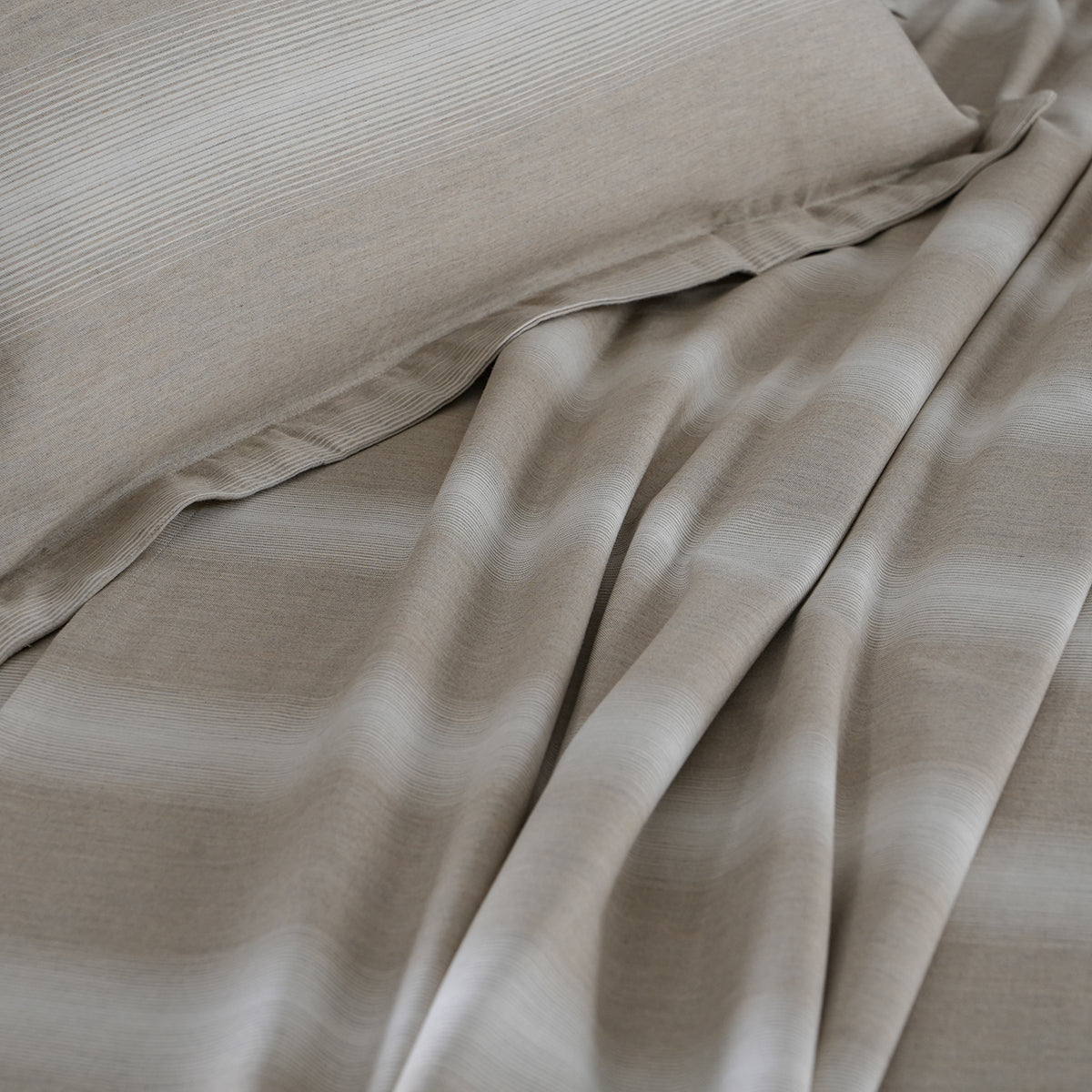 Rhythmic Stripe Reversible Made With Egyptian Cotton Ultra Soft Chinchilla/White Bed Sheet Set