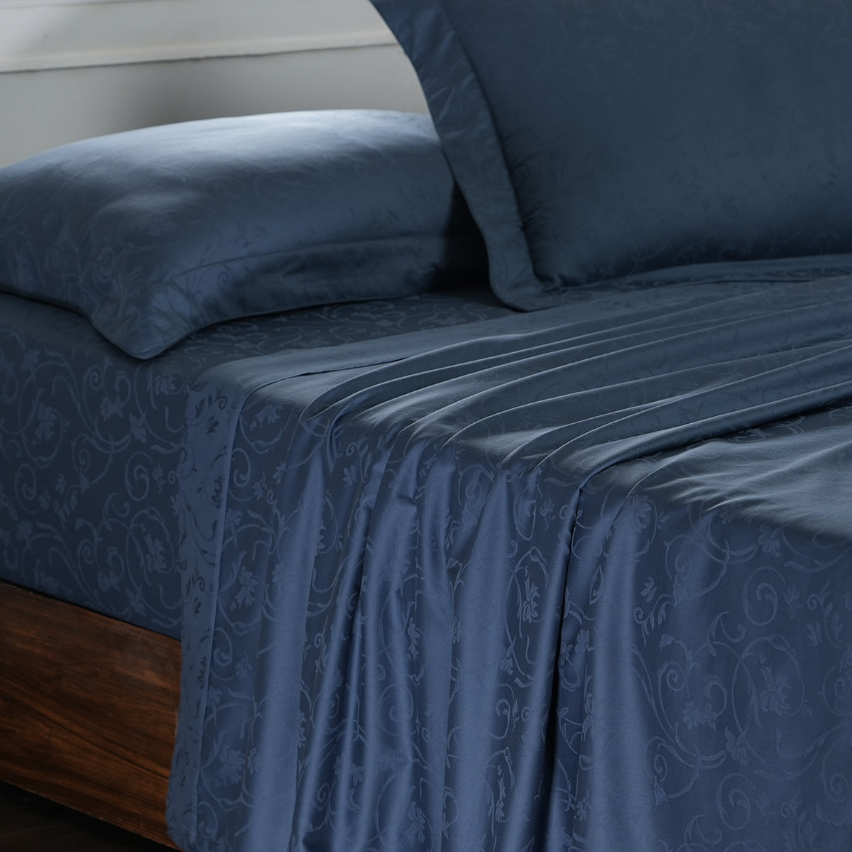 Scroll Self Jacquard 100% Cotton Ultra Soft Bed Sheet With Pillow Covers