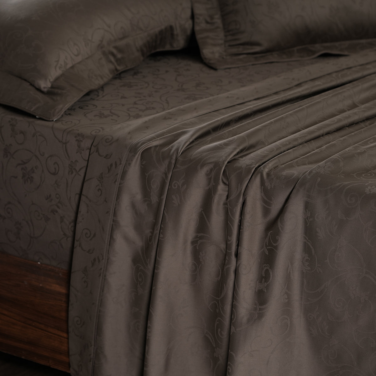 Scroll Self Jacquard 100% Cotton Ultra Soft Bed Sheet With Pillow Covers