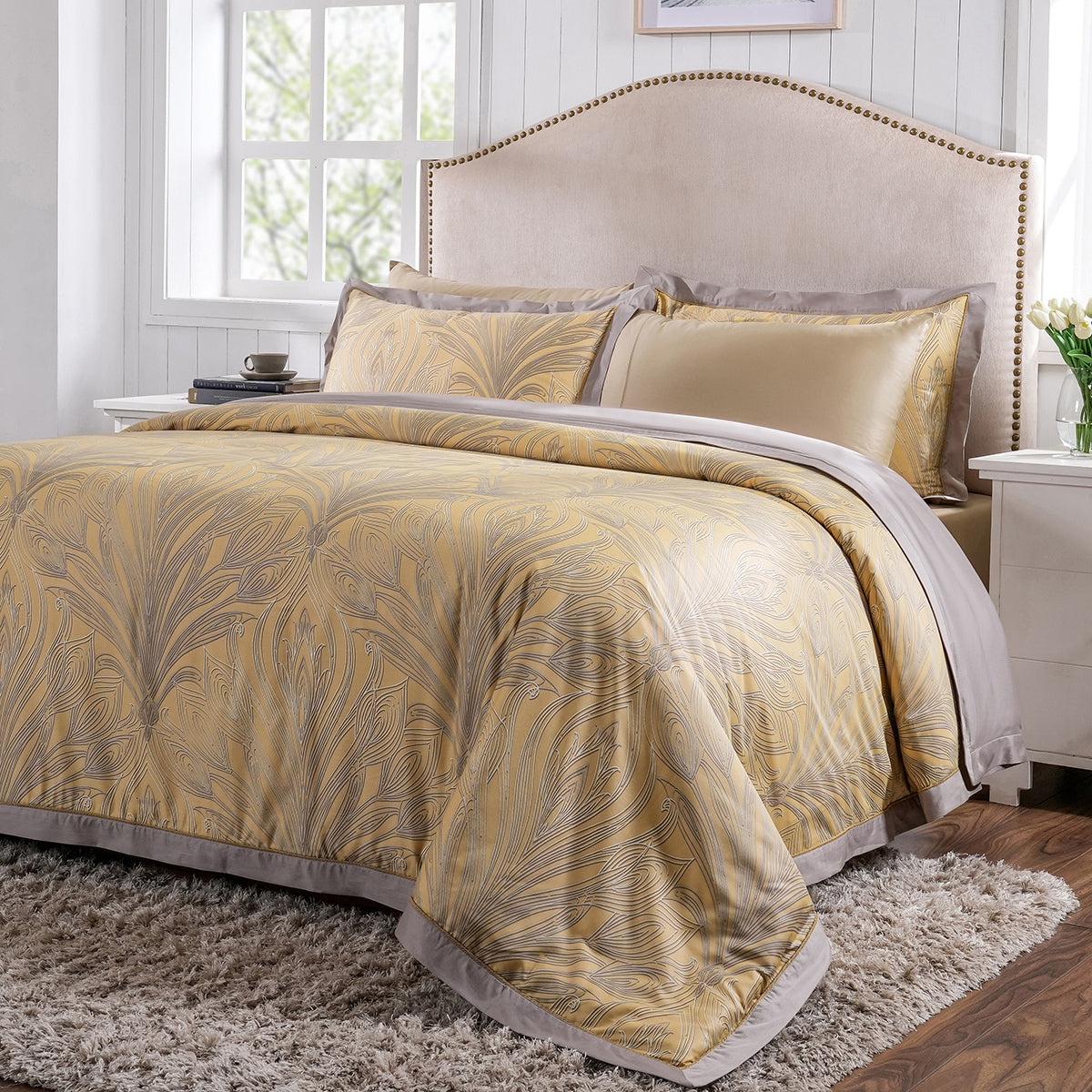 Classical Ornate Baroque Feathering Duvet Cover with Pillow Case Gold
