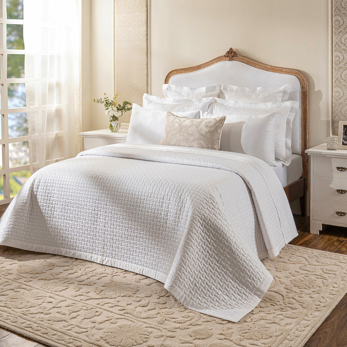 Luxe Elegance Leafy Basket 10 Pcs Quilt Set White