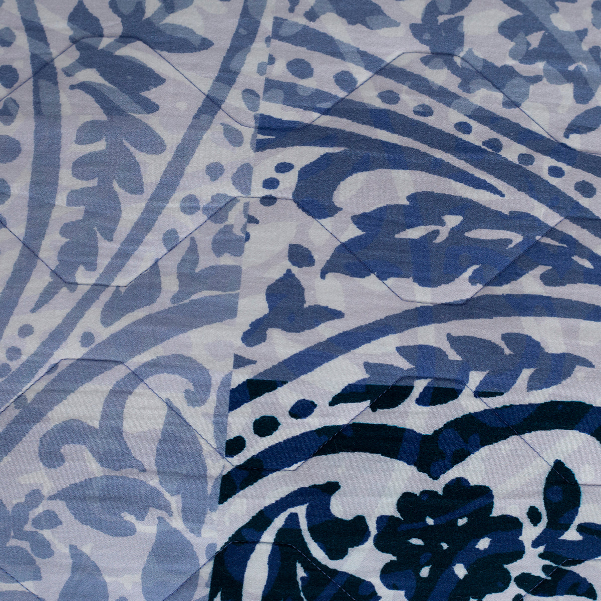 Folklore Transition Paisley Glitch Summer AC Quilt/Quilted Bed Cover/Comforter Blue