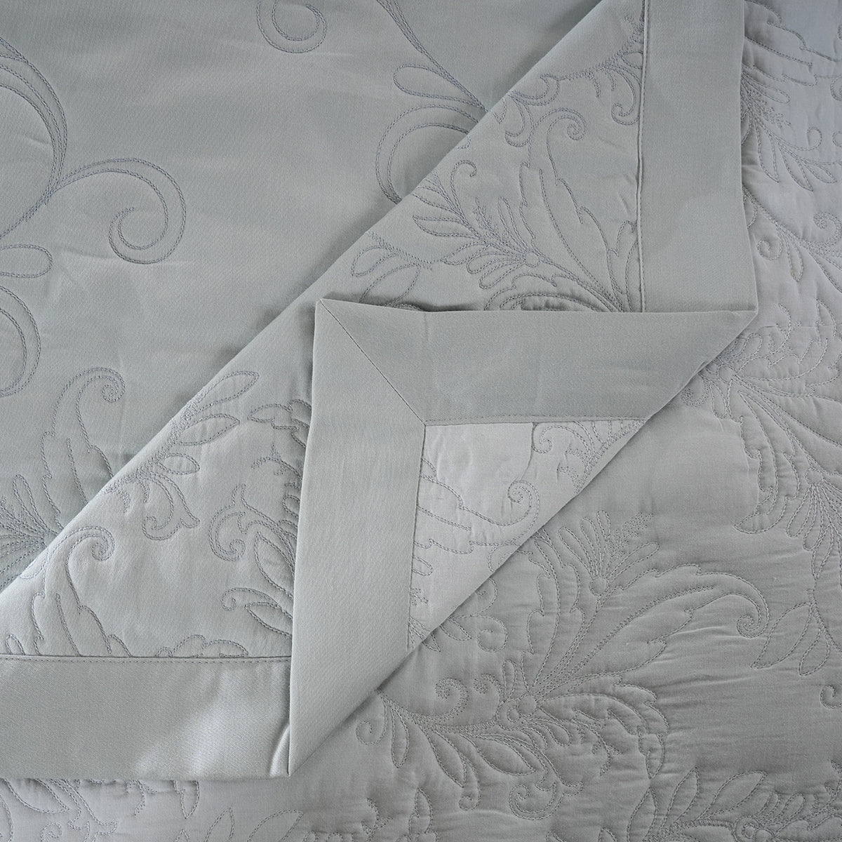 Classical Ornate Twirls & Swirls Quilt/Quilted Bed Cover Blue