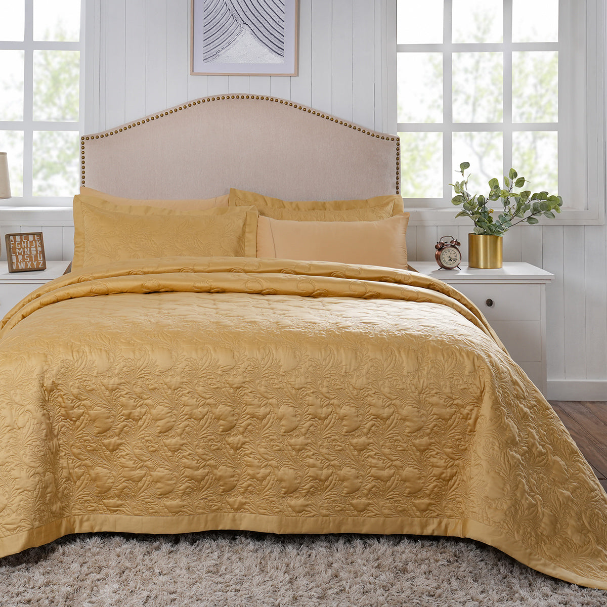 Classical Ornate Twirls & Swirls Quilt/Quilted Bed Cover Gold