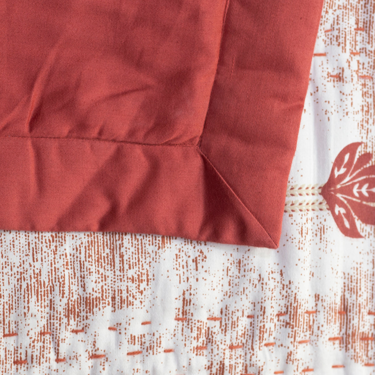 Nouveau Tradition Water Lily Summer AC Quilt/Quilted Bed Cover/Comforter Fiery Red