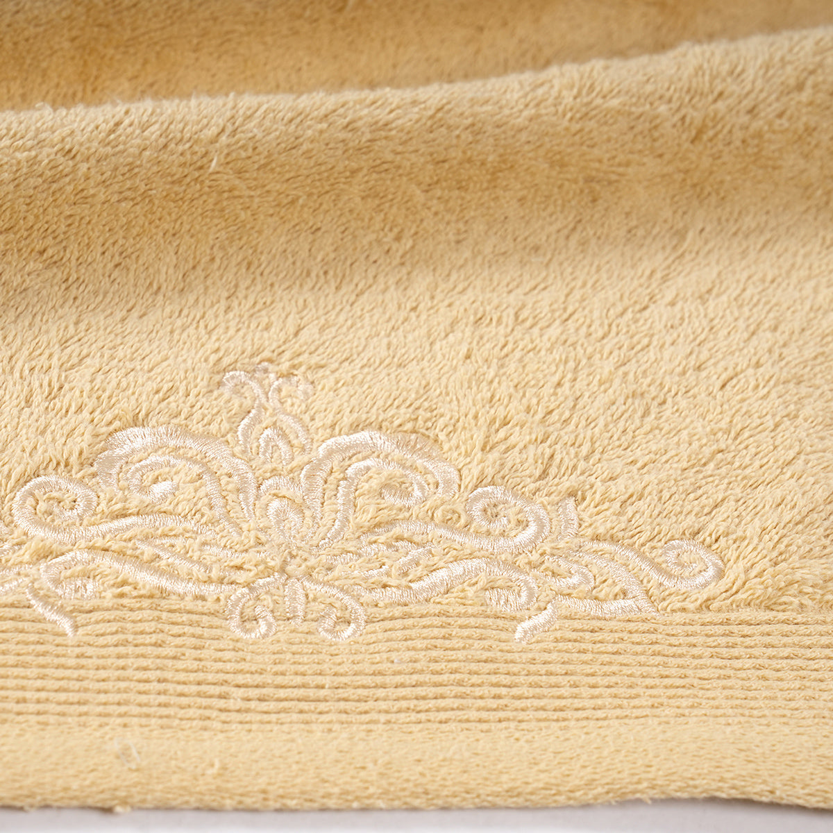 Classic Trope Embroidery 100% Cotton Towel Set Gold