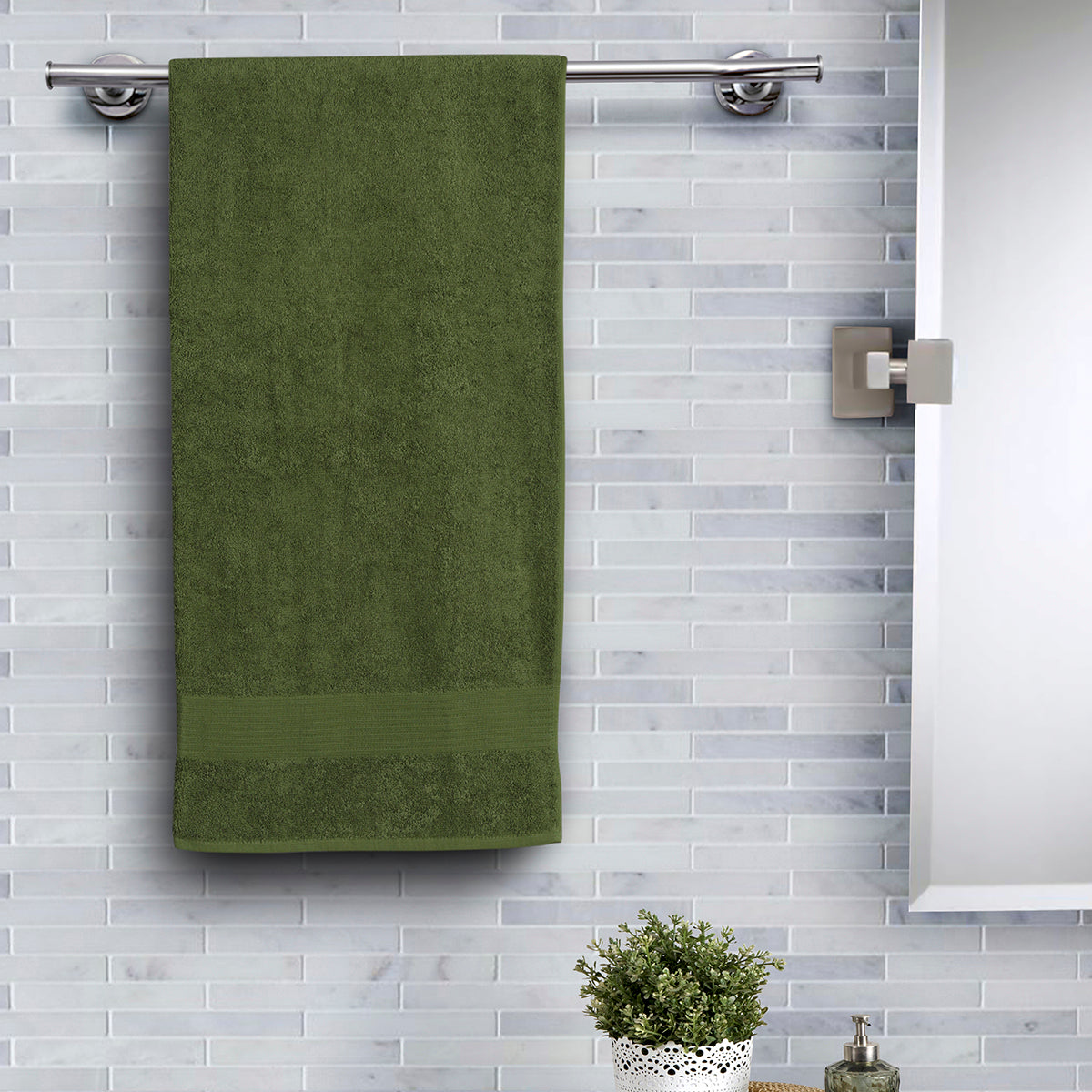 Jeneth Ultra-Soft and Highly Absorbent Calliste Green Bath Towel