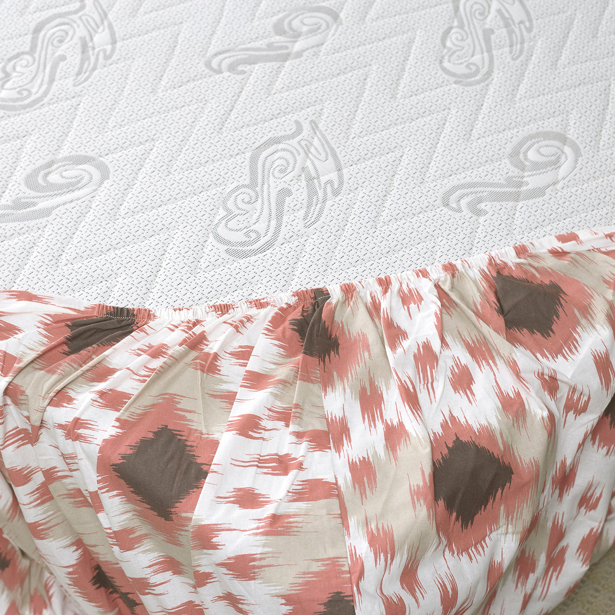 Florescence Arlen Print Red Fitted Sheet With Pillow Covers