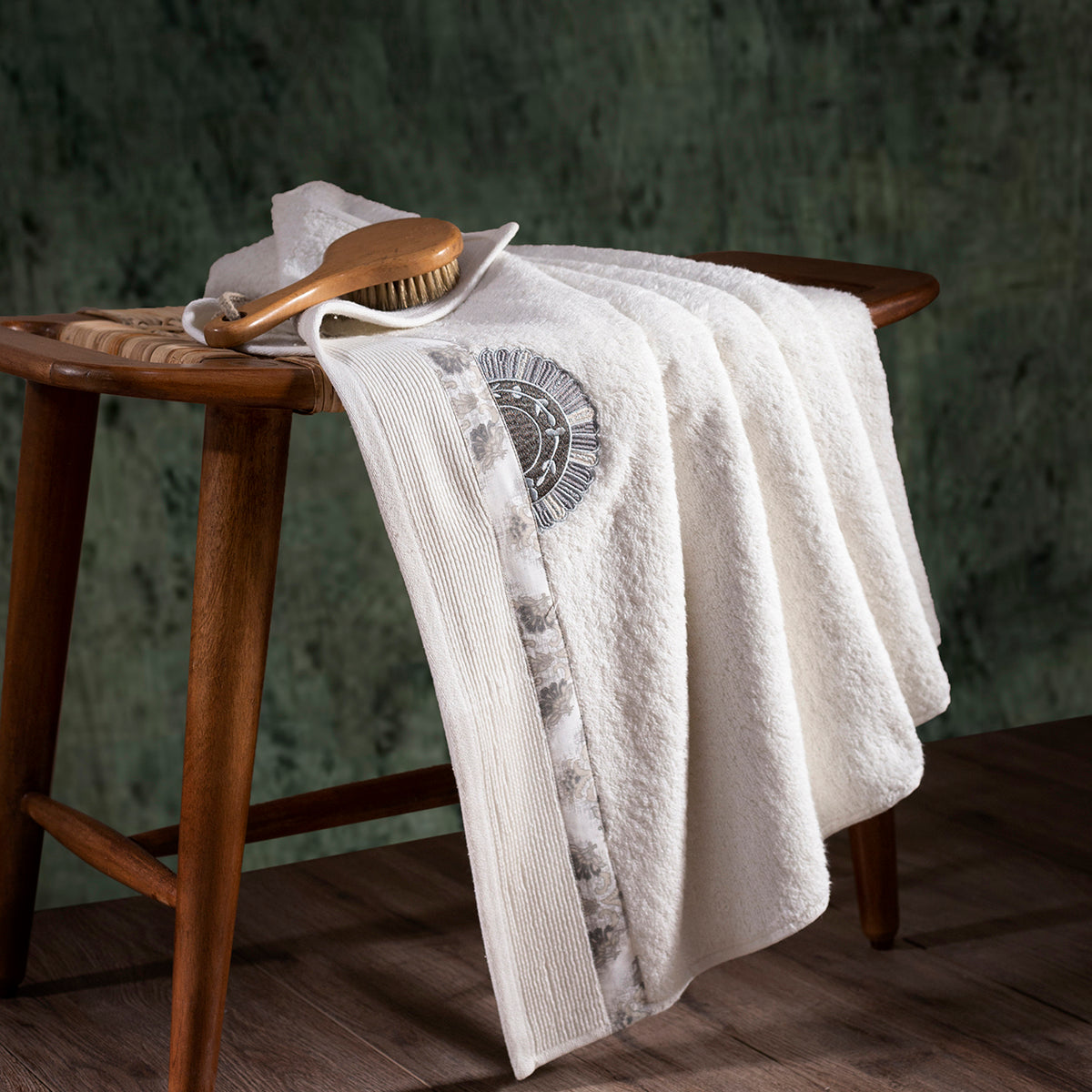 Exotic Heritage Classic Arch Anti-Bacterial, Anti-Fungal and Odour Resistant Towel 70X140 Neutral