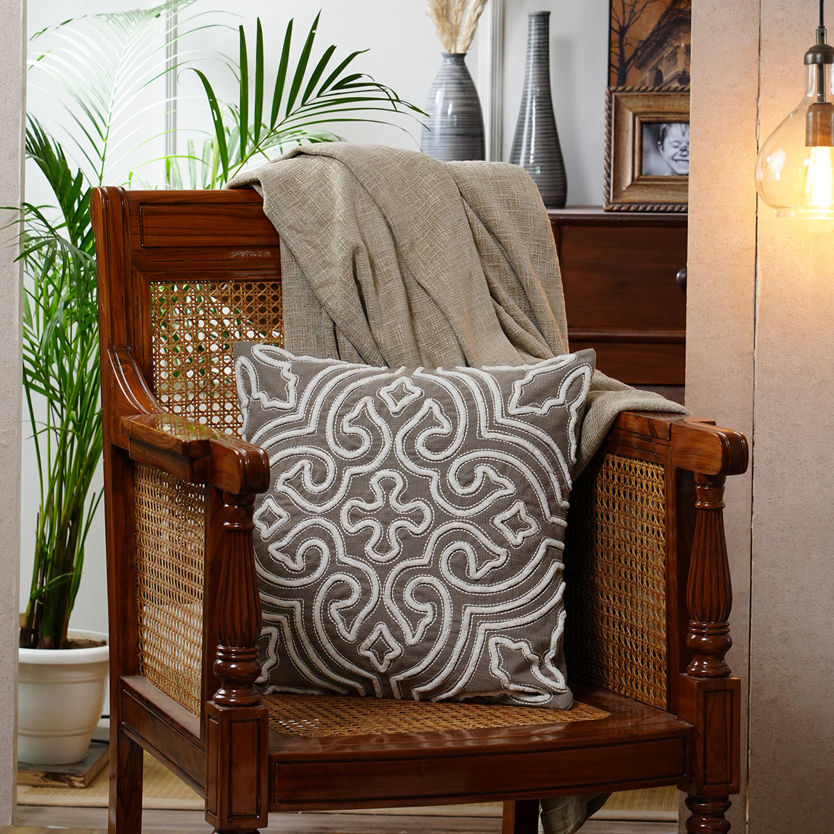 Tranquil Essence Alligator Reflect Embroidered 100% Cotton Beige Cushion Cover
