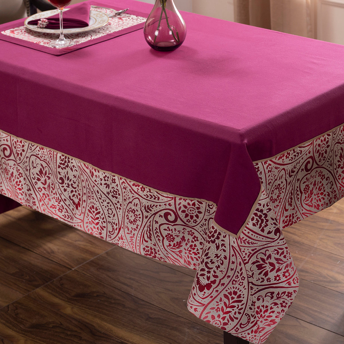 Hues Folklore Transition Ombre Bonanza Red Table Cover