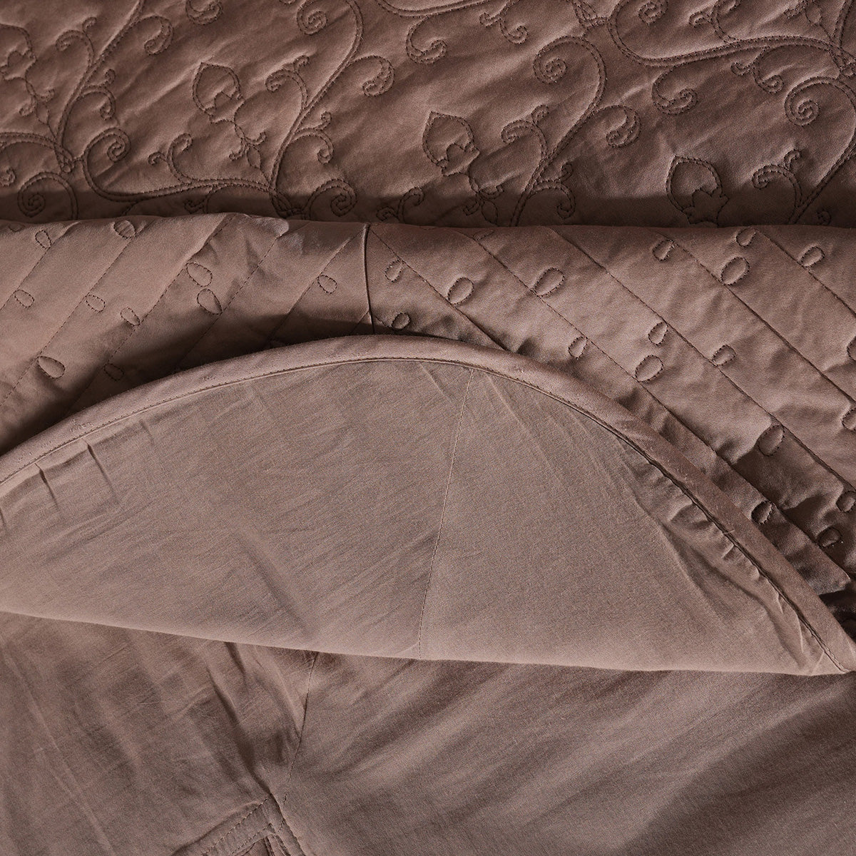 Classical Impression Swirling Quilt/Quilted Bed Cover Brown
